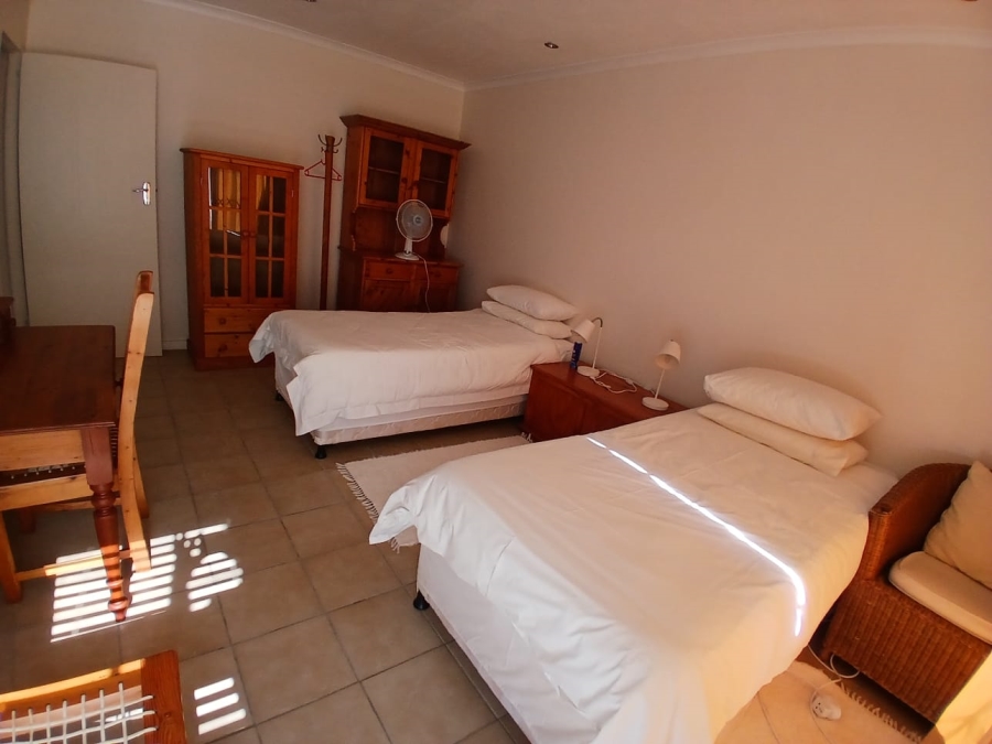 To Let 4 Bedroom Property for Rent in Vleesbaai Western Cape